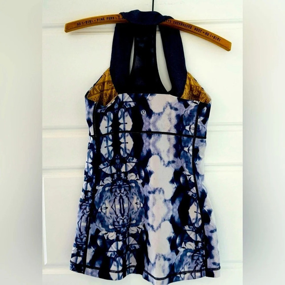 LULULEMON tie dye t-strap blue gray white scoop neck tank built in bra gym 2 - Picture 2 of 3